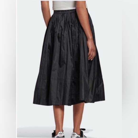 NWT Adidas Pleated MIDI Skirt Black.  Size M - Picture 2 of 13
